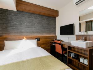 Postel nebo postele na pokoji v ubytování Hotel Wing International Takamatsu
