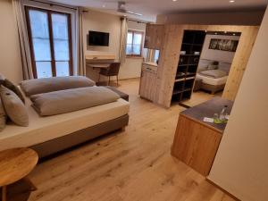 TV a/nebo společenská místnost v ubytování Landhotel Großeiberhof