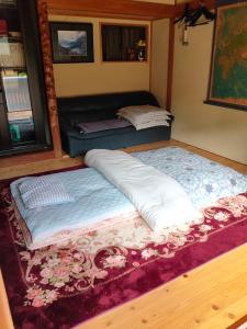 Postel nebo postele na pokoji v ubytování 町中ステイ 宗ハウス