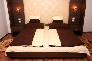 Кровать или кровати в номере Termál Apartman +40 фотографий