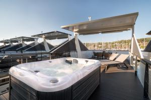 Balkón nebo terasa v ubytování The Sea Lodges Portoroz - Bootshaus Floating Sea House