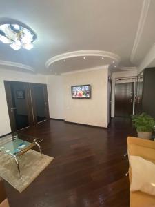 Μια τηλεόραση ή/και κέντρο ψυχαγωγίας στο Welcome Baku Apartment