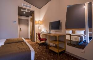 TV a/nebo společenská místnost v ubytování Gladius Inn Boutique Hotel by DNT Group