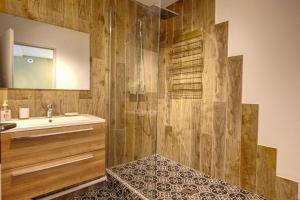 a bathroom with a shower and a sink at La Balade Nîmoise Center Car Park AC in Nîmes +28 photos