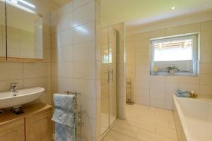 Galeriebild der Unterkunft Ferienwohnung Hohenbogen in Neukirchen beim Heiligen Blut + 10 Fotos