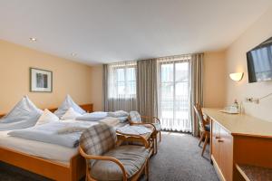 Postel nebo postele na pokoji v ubytování Hotel Weinbauer + 37 fotografií