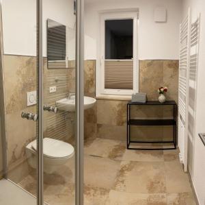 a bathroom with a toilet and a sink at Gasthaus zum Bären in Donauwörth