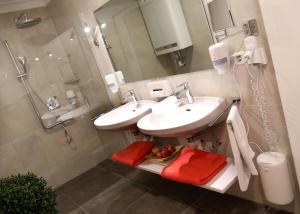 A bathroom at Berghotel Hois