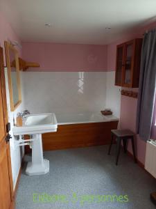 a bathroom with a sink and a bath tub at Le Wayai in Sart-lez-Spa