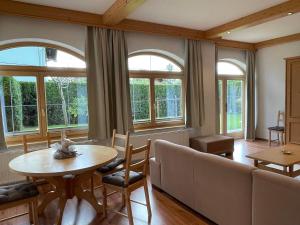 A seating area at Appartement Erler