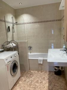 A bathroom at Appartement Erler