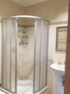 A bathroom at Appartement Erler