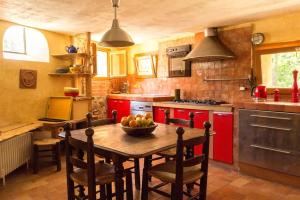 Kuchyň nebo kuchyňský kout v ubytování Villa charmante à Vauvenargues avec piscine privée et jardin