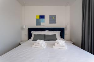 Posteľ alebo postele v izbe v ubytovaní NEW! Modern Villa Elia with 40sqm heated pool, 3 bedrooms, and Split city views