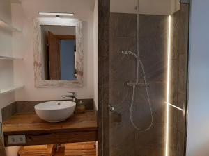Kúpeľňa v ubytovaní Hochalmbahnen Chalets Rauris 1-10 WE1, Maislaufeldweg 1j EG + 8 fotografií