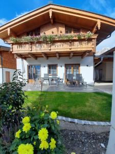 Vonkajšia záhrada v ubytovaní Hochalmbahnen Chalets Rauris 1-10 WE1, Maislaufeldweg 1j EG