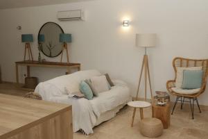 Posezení v ubytování Villa pleine campagne, piscine chauffée , Lubéron + 28 fotografií