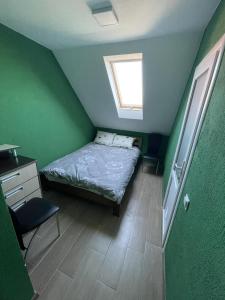 Tempat tidur dalam kamar di Хуторок В'юн