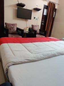 เตียงในห้องที่ Hotel Aarjee Crescent Jaipur