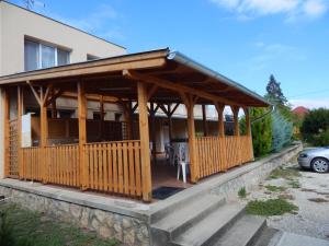 Το κτήριο όπου στεγάζεται  ο ξενώνας