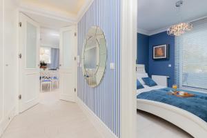 Łóżko lub łóżka w pokoju w obiekcie Sailor Apartment Jastrzębia Góra by Renters Prestige