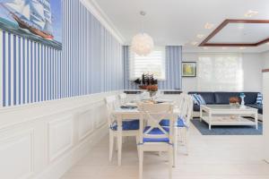 Część wypoczynkowa w obiekcie Sailor Apartment Jastrzębia Góra by Renters Prestige