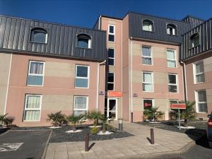 a rendering of an apartment building at Neoresid - Résidence du Parc in Reims