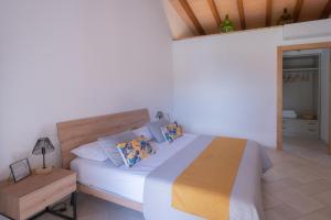 A bed or beds in a room at Su Cappeddu Agriturismo