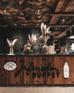 Certifikát, hodnocení, plakát nebo jiný dokument vystavený v ubytování Jufenalm BOHO Hotel & Restaurant