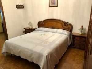 a bed in a bedroom with two nightstands and two tables at La Casa in Cerea