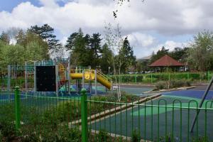 Ο χώρος παιχνιδιού για παιδιά στο Belfast townhouse in prime location in Belfast City