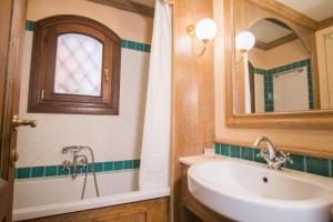 A bathroom at Il Giardino degli Oleandri