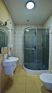 Kúpeľňa v ubytovaní Hotel Made in Napoli by Siervo Międzybórz + 37 fotografií