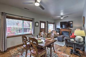 Ruang duduk di Downtown Park City Vacation Rental Near Ski Lift!