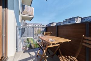 Balkón alebo terasa v ubytovaní Nowa Tęczowa Apartments Promenada Staromiejska by Noclegi Renters