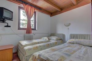 En eller flere senge i et værelse på Magic Cottage