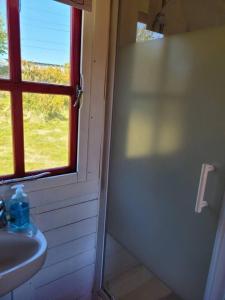 Koupelna v ubytování Glamping Pod in St Austell Sleeps 2 with Spa