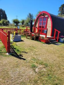 Herní místnost nebo prostor pro děti v ubytování Glamping Pod in St Austell Sleeps 2 with Spa + 20 fotografií