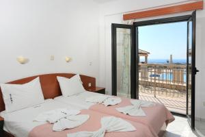 Postel nebo postele na pokoji v ubytování Eleni Studios Parga + 37 fotografií