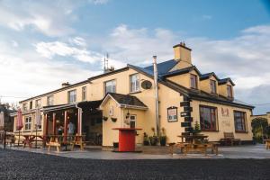 Gallery image of The Village Inn in Mayo