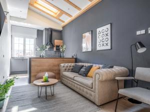 Χώρος καθιστικού στο Limehome Madrid Calle de la Madera - Digital Access
