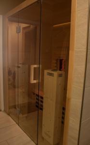 Koupelna v ubytování Welness Praha Infrasauna virivka + pokoj