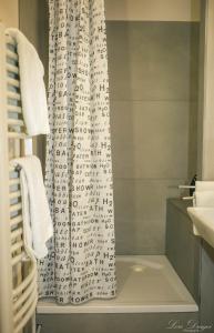 a bathroom with a shower with a shower curtain at Pensiunea Dulce Ambient in Păuliş