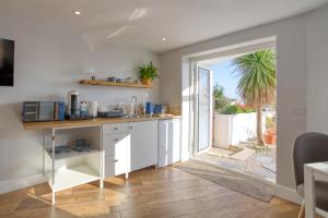 Gallery image of Pebbles King Studio in St Ives