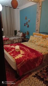 A bed or beds in a room at Maison d'hotes Ait Bou Izryane