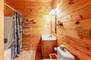 Koupelna v ubytování Thompson Lodge + 25 fotografií