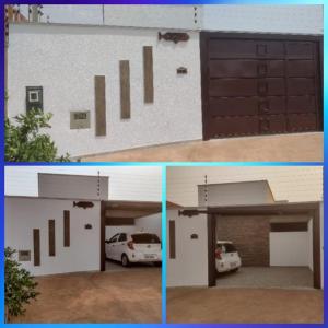 two pictures of a garage with a car parked in it at Casa Camargo 2 - Lugar Aconchegante in Olímpia
