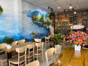 Restaurace v ubytování Homestay SALA + 47 fotografií