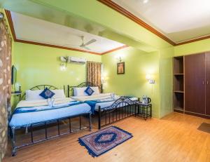 Postel nebo postele na pokoji v ubytování Kiara Hotel Goa