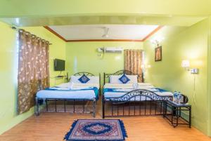 Postel nebo postele na pokoji v ubytování Kiara Hotel Goa